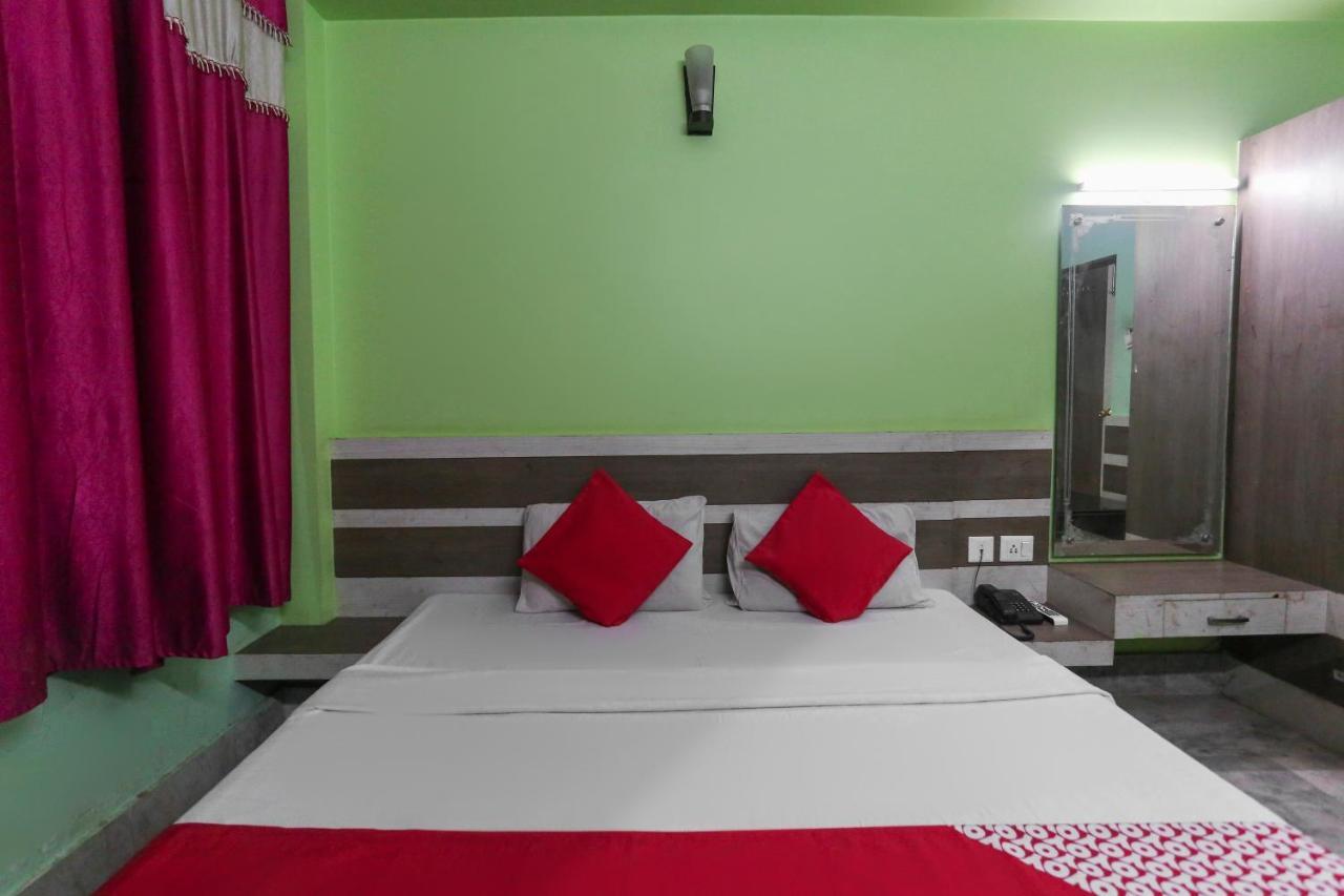 Oyo 60609 Hotel Tanushree Rampurhat Екстериор снимка