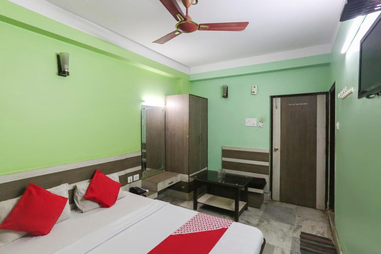 Oyo 60609 Hotel Tanushree Rampurhat Екстериор снимка